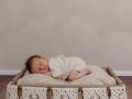 Neugeborenenfotoshooting - Babyfotograf Saarland - Babyfotografie - Babyfotografie Saarlouis - Newbornshooting - Isabell Wadel Fotografie - Geburt Saarland - Babyfotos - Newbornfotograf - Babyfotograf Schmelz - natürliche Fotografie - Fotostudio Schmelz Homestory