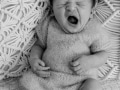 Neugeborenenfotoshooting - Babyfotograf Saarland - Babyfotografie - Babyfotografie Saarlouis - Newbornshooting - Isabell Wadel Fotografie - Geburt Saarland - Babyfotos - Newbornfotograf - Babyfotograf Schmelz - natürliche Fotografie - Fotostudio Schmelz Homestory