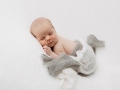 Neugeborenenfotoshooting - Babyfotograf Saarland - Babyfotografie - Babyfotografie Saarlouis - Newbornshooting - Isabell Wadel Fotografie - Geburt Saarland - Babyfotos - Newbornfotograf - Babyfotograf Schmelz - natürliche Fotografie - Fotostudio Schmelz Homestory